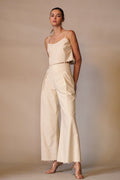 Conjunto de crop top y pantalón de pierna ancha color marfil