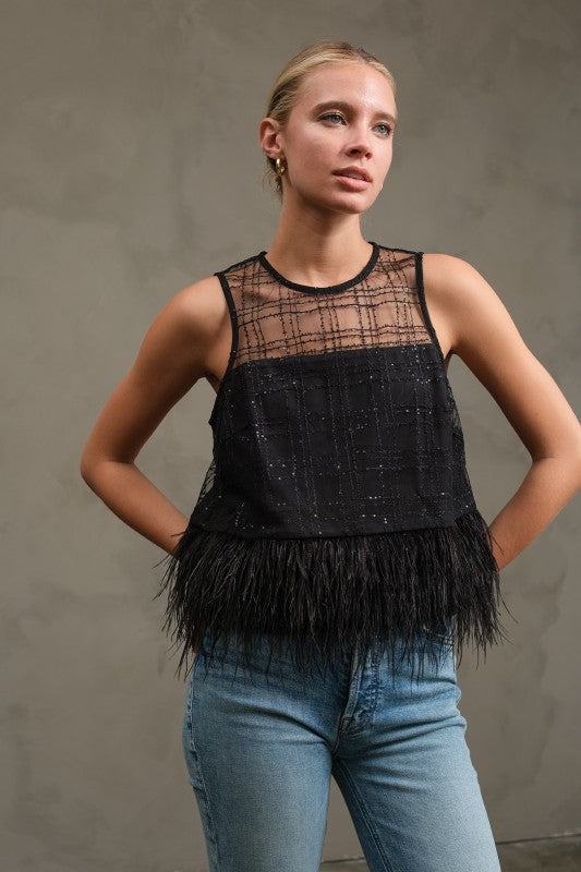 Top con cuadrícula de plumas y destellos